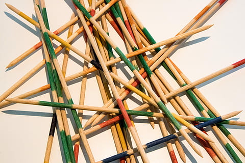 mikado, giocare, abilità, girato in studio, avvicinamento, nessuno, sfondo bianco, grande gruppo di oggetti, multicolore, in casa, legno - materiale, arte e artigianato, natura morta, creatività, fotogramma intero, scelta, matita, abbondanza, Marrone, ripetizione, fatto dall'uomo, rosso, ordine, 5K, CC0, dominio pubblico, privo di copyright