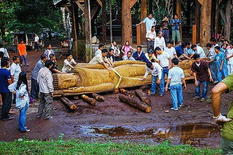 bevæge sig, gruppearbejde, samarbejde, human, gruppe, thai, buddah, holzbuddah, at lyve, nord thailand, mennesker, Asien, kulturer, indien, oprindelig kultur, udendørs, indisk kultur, gå, stor gruppe mennesker, voksen, kun voksne, menneskemængde, rigtige mennesker, gruppe af mennesker, herrer, Kvinder, livsstil, arkitektur, dag, bygget struktur, træ, fritidsaktivitet, natur, plante, bygning udvendig, by, festival, 2K, CC0, offentligt domæne, royaltyfrie