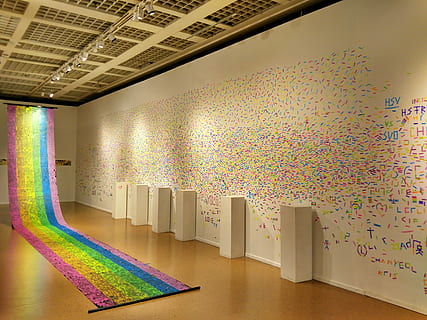 liv, museum, kreativ, multi farvet, indendørs, ingen mennesker, dag, arkitektur, murbygningsfunktion, tekst, kreativitet, papir, meddelelse, uddannelse, fravær, mønster, data, dekoration, vækst, forretning, bygning, tom, stor gruppe af objekter, loft, 4K, CC0, offentligt domæne, royaltyfrie