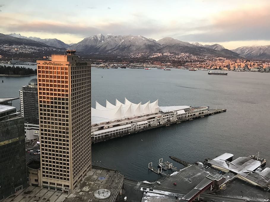vancouver, tramonto, Canada, paesaggio urbano, città, architettura, acqua, esterno dell'edificio, montagna, struttura costruita, cielo, inverno, la neve, bellezza nella natura, temperatura fredda, natura, scenics - natura, mezzi di trasporto, catena montuosa, mare, nessuno, costruzione, nuvola - cielo, all'aperto, montagna innevata, grattacielo, nave da crociera, 4K