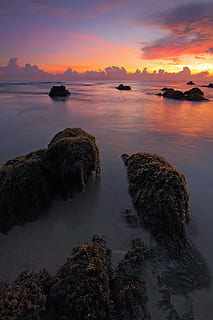 mar, alba, paisatge, naturalesa, platja, núvols, molsa, oceà, a l'aire lliure, reflexions, roques, sorra, paisatge marí, vora del mar, silueta, cel, sol, posta de sol, aigua, bellesa a la natura, escenics - natura, tranquil·litat, escena tranquil·la, núvol - cel, rock, rock - object, sòlid, idíl·lic, color taronja, cap gent, formació de roca, escena no urbana, exposició llarga, horitzó sobre l’aigua, 2K, CC0, domini públic, lliure de regalies