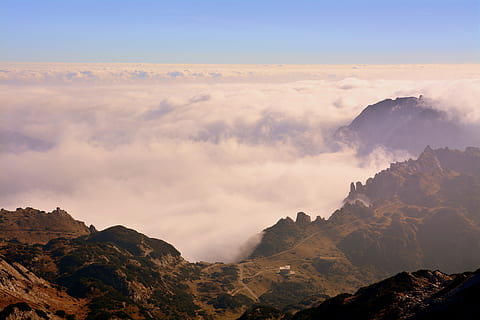 núvols, muntanyes, paisatge, núvol, cel, carega, Itàlia, muntanya, escenics, naturalesa, a l'aire lliure, cap gent, escenics - natura, bellesa a la natura, medi ambient, Serra, núvol - cel, rock, rock - object, terra, sòlid, tranquil·litat, viatjar, destinacions de viatge, escena tranquil·la, cim de muntanya, paisatge dramàtic, 5K, CC0, domini públic, lliure de regalies