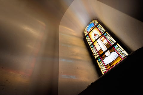 die Architektur, Gebäude, Struktur, Innere, Design, Fenster, Kirche, drinnen, keine Leute, Veröffentlichung, Kunst, Kultur und Unterhaltung, Wahl, Spiritualität, Religion, mehrfarbig, Buch, Wandbau - Funktion, Glauben, Gelegenheit, menschliche Darstellung, Darstellung, Tag, Freizeitbeschäftigung, Bücherregal, 5K, CC0, gemeinfrei, lizenzfrei