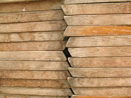 Holz, Stühle, Stapel, Holz - Material, Muster, Hintergründe, Vollbild, texturiert, keine Leute, braun, Nahansicht, Tag, draußen, Brett, Wandbau - Funktion, die Architektur, Holzmaserung, alt, verwittert, gebaute Struktur, Rau, direkt darüber, Holzverkleidung, Struktureffekt, 2K, CC0, gemeinfrei, lizenzfrei
