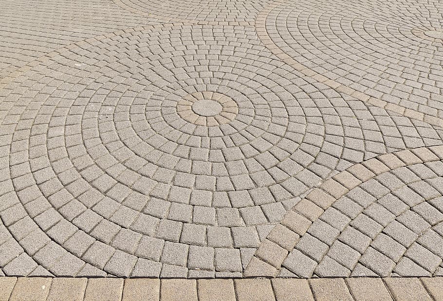 strada cementata grigia, toppa, pietre per lastricati, cerchio, di, pietre composte, Blocchi di cemento, pavimentata, lastre, pavimentazione, sfondo, pietra naturale, pietra, modello, struttura, geometrico, superficie, lontano, strada, sentiero lastricato, città vecchia, centro, astratto, fotogramma intero, sfondi, nessuno, vista dall'alto, strutturato, giorno, ciottolo, forma, all'aperto, design, sentiero, forma geometrica, natura, luce del sole, pavimentazione in pietra, terra, clima arido, 5K