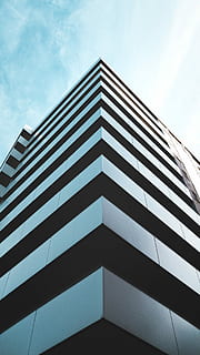 gris, concret, edifici, blanc, cel, estructura, arquitectura, cantonada, angular, resum, núvol, blau, oficina, entorn construït, estructura construïda, vista d’angle baix, exterior de l'edifici, núvol - cel, exterior d’edifici d’oficines, dia, cap gent, naturalesa, ciutat, modern, alta - alta, patró, a l'aire lliure, gratacels, torre, 2K, CC0, domini públic, lliure de regalies