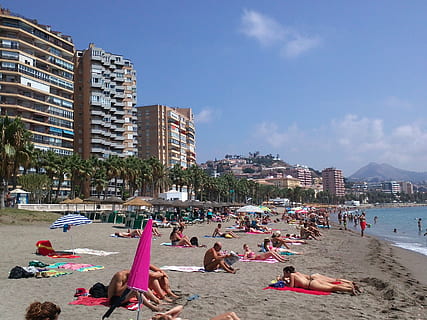 strand, malaga, Spanien, arkitektur, bygget struktur, himmel, bygning udvendig, stor gruppe mennesker, vand, natur, menneskemængde, gruppe af mennesker, jord, by, lempelse, rigtige mennesker, ferie, dag, fritidsaktivitet, hav, rejse, udendørs, kontorbygning udvendig, 2K, CC0, offentligt domæne, royaltyfrie