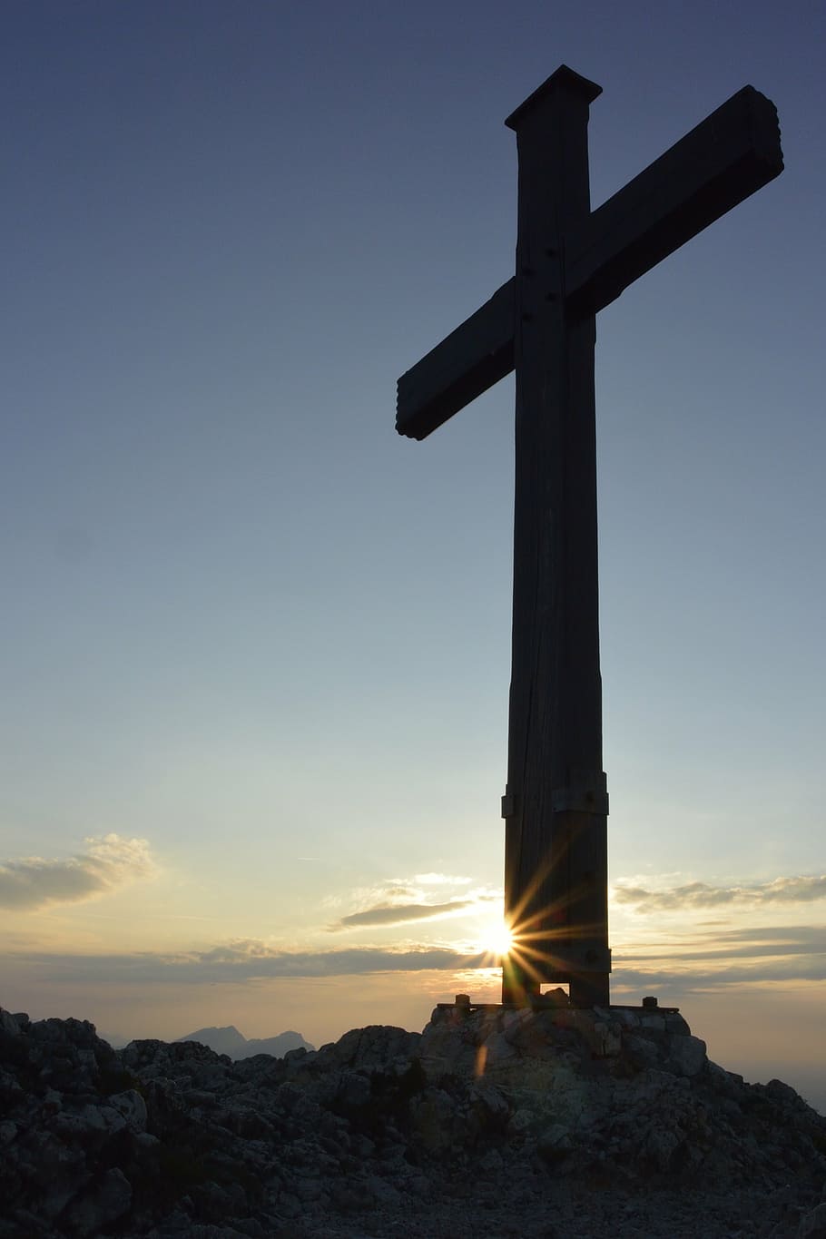 posta de sol, creu de cim, alpí, naturalesa, cim, humor, abendstimmung, gebirge, muntanyes, cel, religió, creença, creu, cap gent, sol, espiritualitat, bellesa a la natura, escenics - natura, color taronja, tranquil·litat, sòlid, arquitectura, núvol - cel, rock, escena tranquil·la, terra, a l'aire lliure, 4K
