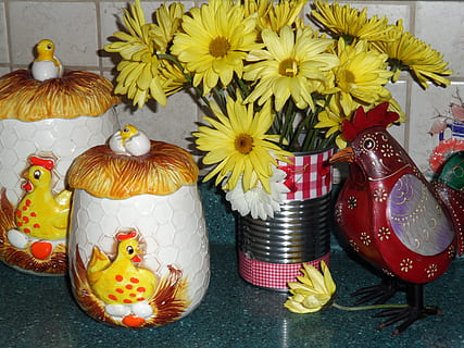 kök, keramisk, Hem, disken, dekor, dekoration, lagring, kök interiör, kyckling, blommor, Färg, stil, behållare, gul, fortfarande liv, inomhus, blomma, inget folk, blommande växt, tabell, mat, friskhet, växt, närbild, val, mat och dryck, variation, firande, högvinkelvy, burk, blomhuvud, 4K, CC0, offentligt domän, royaltyfria