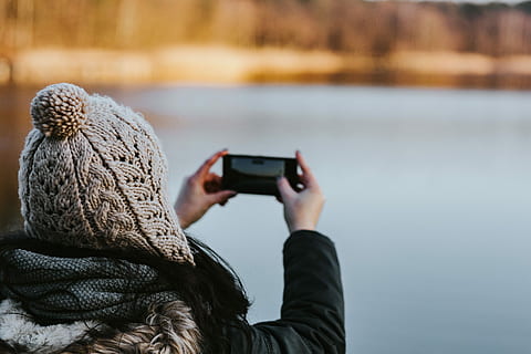 walk, lake, by the lake, water, dog, swan, winter, outdoors, women, nature, one Person, photographing, people, camera - Photographic Equipment, mobile Phone, holding, cold - Temperature, adult, caucasian Ethnicity, technology, autumn, lifestyles, females, hat, photography themes, one woman only, only women, rear view, activity, wireless technology, smart phone, focus on foreground, portable information device, communication, clothing, photo messaging, leisure activity, warm clothing, digital camera, 5K