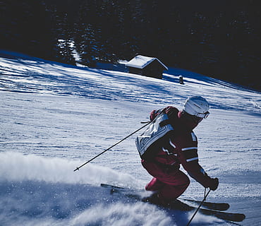 mennesker, mand, fyr, stå på ski, is, sne, vinter, udendørs, kold temperatur, rigtige mennesker, en person, natur, dag, vintersport, bjerg, sport, fritidsaktivitet, herrer, livsstil, eventyr, skønhed i naturen, ferie, ferier, varme tøj, snedækket bjerg, ski-wear, 4K, CC0, offentligt domæne, royaltyfrie