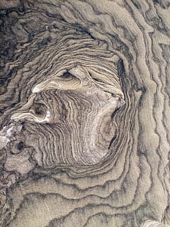 textura, arena, playa, fondo, parte inferior de la pantalla, onda, arena seca, suelo, mar, madera, rastro, gráficos, retro, sombras, modelo, antecedentes, fotograma completo, texturizado, nadie, de cerca, patrón natural, material de madera, madera anudada, árbol, naturaleza, primer plano extremo, grano de madera, marrón, día, al aire libre, tierra, macro, 2K, CC0, dominio público, libre de derechos