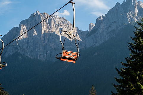 Croda Rossa, la fila, montagne, montagna, catena montuosa, bellezza nella natura, natura, scenics - natura, funivia, la tranquillità, scena tranquilla, albero, nessuno, giorno, viaggio, nuvola - cielo, sospeso, montagne Rocciose, pianta, all'aperto, acqua, cielo, funivia aerea, formazione, picco di montagna, montagna innevata, 4K, CC0, dominio pubblico, privo di copyright
