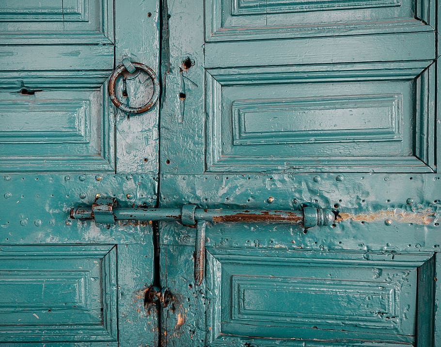 close-up fotografie, teal deur, Gesloten, houten, deur-, metalen staaf, slot, structuur, marrakech, Marokkaans, Ingang, hout - materiaal, bescherming, veiligheid, volledig kader, oud, achtergronden, geen mensen, verweerde, dag, detailopname, patroon, architectuur, deuropening, oververmoeid, klink, turkoois gekleurd, getextureerd effect, 2K
