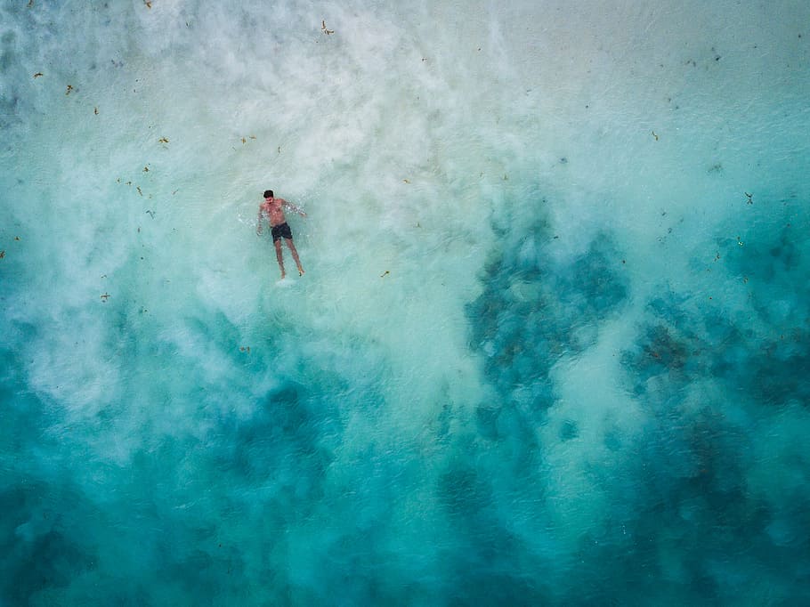 højvinkelfotografering, mand, legeme, vand, antenne, Foto, dagtimerne, flyde, svømning, tapet, strand wallpapers, strand baggrund, en person, fritidsaktivitet, høj vinkel visning, hav, sport, natur, eventyr, livsstil, dag, fuld længde, ferie, rigtige mennesker, udendørs, blå, bevægelse, herrer, turkisfarvet, svømmepøl, 1080P