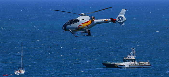 elicottero, esercito, volo, motore, aereo, aeronautica, militare, volare, combattere, cielo, volante, guerra, difesa, piloti, parata, mezzi di trasporto, trasporto merci, spedizione, nave nautica, Marina Militare, modo di trasporto, veicolo aereo, acqua, elica, allenamento militare, movimento, mare, natura, salvare, industria, attività commerciale, ricerca, 5K, CC0, dominio pubblico, privo di copyright