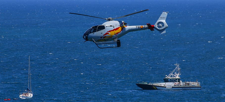 elicottero, esercito, volo, motore, aereo, aeronautica, militare, volare, combattere, cielo, volante, guerra, difesa, piloti, parata, mezzi di trasporto, trasporto merci, spedizione, nave nautica, Marina Militare, modo di trasporto, veicolo aereo, acqua, elica, allenamento militare, movimento, mare, natura, salvare, industria, attività commerciale, ricerca, 5K