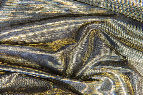 drap gris, escriptori, patró, teixit, indústria, primer pla, atractiu, teló de fons, fons, drap, roba, còpia espai, decoració, decorar, espai de disseny, brillantor, brillant, gris, brilli, plata, suau, superfície, textura, paret, llana, marc complet, cap gent, a l'interior, tèxtil, patró natural, vista d’angle alt, naturalesa, arrugat, resum, dia, marró, material, bellesa a la natura, fusta, disseny, luxe, efecte texturat, 5K, CC0, domini públic, lliure de regalies