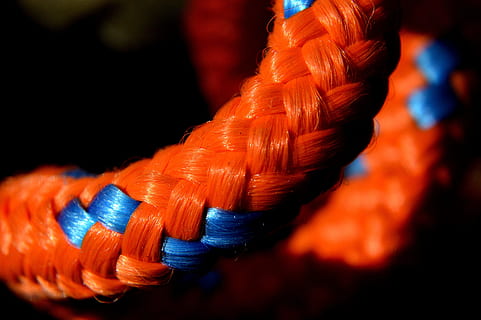 corda, cadena, taronja, macro, primer pla, animal, centrar-se en primer pla, vermell, color taronja, cap gent, temes d'animals, blau, art i artesania, creativitat, a l'interior, multicolor, enfocament selectiu, textura, borla, representació, suavitat, 2K, CC0, domini públic, lliure de regalies