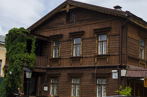 tree, building, wood, thread, old, city, wall, architecture, street, plant, window, mahogany, material, beautiful building, clouds, the façade of the, building exterior, built structure, sky, low angle view, no people, day, nature, cloud - sky, outdoors, residential district, house, wood - material, the past, 4K, CC0, public domain, royalty free