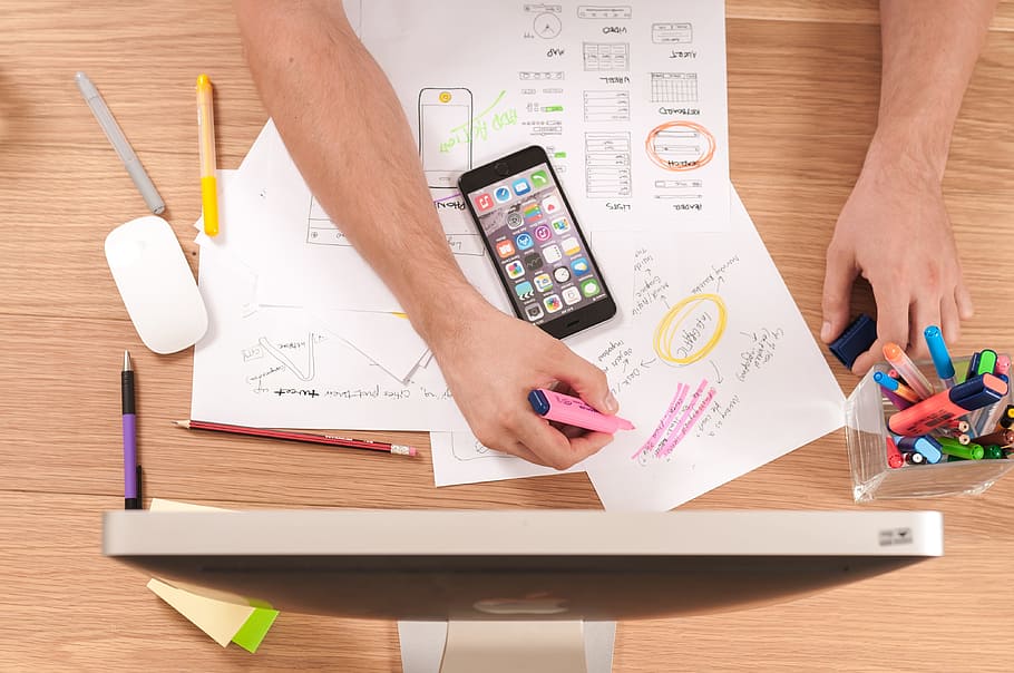 pessoa, segurando, caneta de cor, desenhar, branco, papel, ux, prototipagem, web design, aplicativo, Móvel, o negócio, interface, plano, símbolo, ui, página, modelo, navegação, cardápio, brincar, serviço, telefone, desenvolvimento, responsivo, do utilizador, lanceiro, maçã, Iphone, Mac, imac, iphone 6, wireframe, aplicação, tecnologia, layout, projeto, computador, digital, processo, placa, Internet, otimização, codificação, programação, comunicação, rede, criativo, marketing, moderno, idéia, escritório, mesa, ícone, corporativo, planejamento, estratégia, gráfico, conjunto, finança, dados, analytics, sucesso, consultando, gestão, comece, tech, trabalhos, empresa, estratégico, parte do corpo humano, uma pessoa, mão humana, tecnologia sem fio, madeira - material, dentro de casa, tablet digital, mão, criatividade, visão de alto ângulo, arte e Artesanato, conexão, adulto, fechar-se, mulheres, membro humano, braço humano, 4K