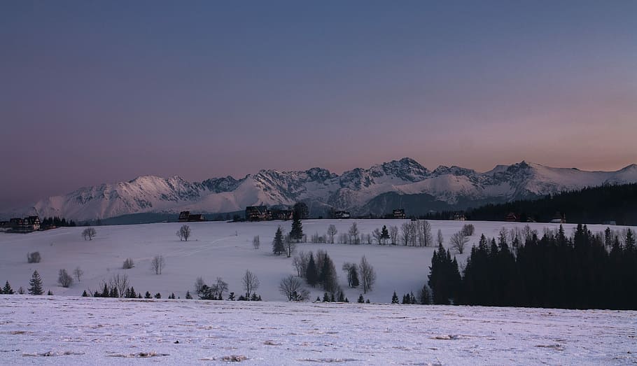 vzdálený, snowconed hory, sníh, pokryté, hora, modrý, nebe, pohoří, západ slunce, Příroda, zimní, krajina, vrchol, strom, Pohled, lezení, cestovat, krása, noční obloha, studená teplota, scenics - příroda, jezero, klidné scény, klid, voda, životní prostředí, krása v přírodě, rostlina, mimoměstské scény, zamrzlý, nikdo, led, jehličnatého stromu, zasněžené hory, borovice, zmrzlá voda, 4K