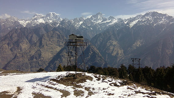 auli, joshimath, ledovcové hory, věž, během dne, hora, sníh, vrchol, stín, pole, summitu, strom, les, zimní, studená teplota, scenics - příroda, zasněžené hory, pohoří, krása v přírodě, životní prostředí, krajina, Příroda, nebe, cestovat, destinace, nikdo, architektura, horský vrchol, stavba, cestovní ruch, venku, 2K, CC0, veřejná doména, bez autorských práv