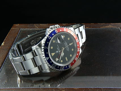 montre-bracelet, l'horloge, automatique, gmt-master, GMT, Rolex, temps, nombre, regarder, à l'intérieur, fermer, nature morte, personne, couleur argentée, précision, prise de vue en studio, métal, accessoire personnel, luxe, richesse, instrument de temps, fond noir, grande aiguille, couleur noire, cadran d'horloge, acier, cuir, chrome, 2K, CC0, domaine public, libre de droits