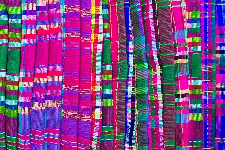 multicolor, plaid, lot tèxtil, bufanda, colors, teixit, rang, colorit, desgast, molts, quadres, comprovat, patró, tèxtil, roba, selecció, assortiment, negocis, botiga, fons, patró comprovat, material, resum, marc complet, elecció, variació, cap gent, manta, a l'interior, primer pla, art i artesania, catifa, textura, cotó, en fila, porpra, 2K