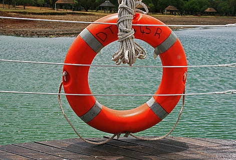levensreddende ring, ring, vlotter, apparaat, redden, oranje, helder, maritiem, water, touw, reddingsgordel, veiligheid, bescherming, nautisch schip, dag, cirkel, boei, geen mensen, zee, opknoping, geometrische vorm, vervoer, natuur, Oranje kleur, wijze van transport, vorm, buitenshuis, opblaasbare, drijvend op water, 2K, CC0, publiek domein, royaltyvrij