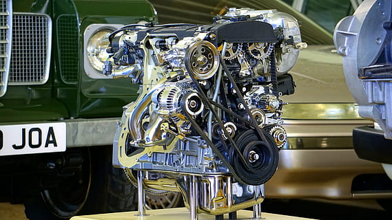 motore del veicolo d'argento, accanto, verde, motore, auto, motore dell'auto, il motore, veicolo, automobile, mezzi di trasporto, meccanico, energia, metallo, tecnologia, macchina, velocità, carburante, cromo, settore automobilistico, veloce, metallico, brillante, nuovo, pulito, da corsa, prototipo, lucidato, olio, Ingranaggio, ingegneria, gas, gasolio, petrolio, diesel, tubo, veicolo terrestre, spettacolo automobilistico, macchinario, modo di trasporto, veicolo a motore, industria, industria automobilistica, parte del veicolo, parte della macchina, robot, scienza, nessuno, complessità, avvicinamento, attrezzatura, color argento, ruota, linea di produzione, 5K