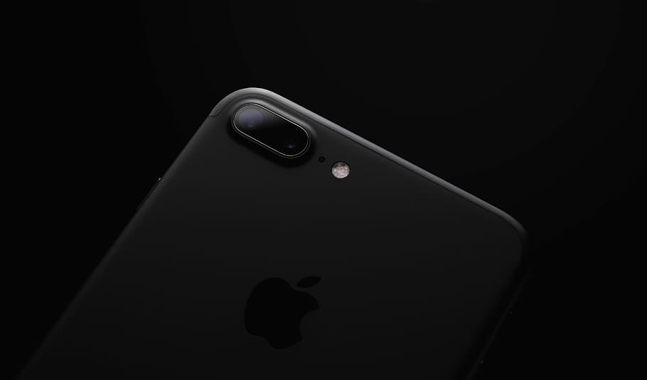 Černá, iphone 7, Plus, Snímek obrazovky, Fotoaparát, mobilní, pohybliví, telefon, přístroj, iphone, černé pozadí, studio shot, Černá barva, nikdo, uvnitř, jednoduchost, jeden objekt, technologie, detail, sdělení, boční pohled, temný, spojení, kopie prostor, varovná cedule, umělecká kultura a zábava, tajemství, vystříhnout, 5K