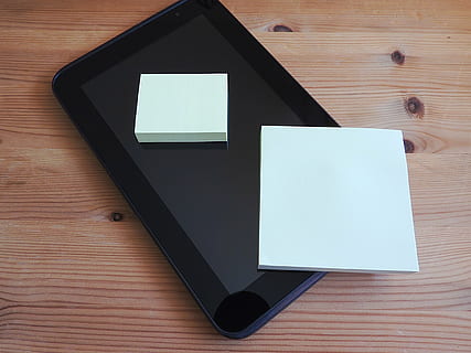 tablet, postit, stickies, adhesive note, wood - Material, table, business, model - Object, technology, indoors, still life, communication, no people, wireless technology, high angle view, screen, connection, close-up, directly above, portable information device, touch screen, device screen, paper, digital tablet, black color, smart phone, wood, blank, wood grain, 4K, CC0, public domain, royalty free
