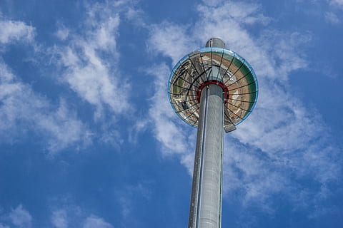 cel, alt, torre, núvol, la llum del dia, llum, gran, estiu, ciutat, llocs d'interès, antena, schönwetter, sense fils, naturalesa, arquitectura, núvol - cel, vista d’angle baix, estructura construïda, blau, viatjar, dia, turisme, destinacions de viatge, comunicació, a l'aire lliure, passeig pel parc d’atraccions, Parc d'atraccions, alta - alta, cultura i entreteniment artístic, columna arquitectònica, comunicacions globals, 5K, CC0, domini públic, lliure de regalies