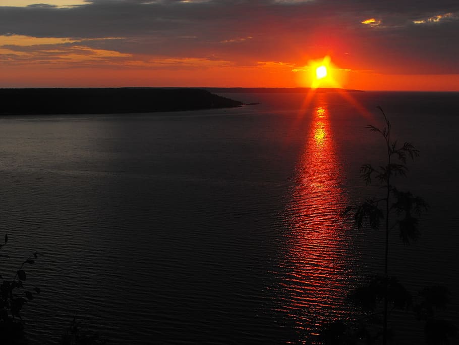 sol, set, aigües, naturalesa, sol, conjunt, vermell, cel, llum, paisatge, posta de sol, tarda, horitzó, fosc, nit, llac, escena, aigua, mar, oceà, reflexió, escenics, bellesa a la natura, escenics - natura, tranquil·litat, escena tranquil·la, color taronja, núvol - cel, llum solar, idíl·lic, cap gent, silueta, platja, horitzó sobre l’aigua, a l'aire lliure, 1080P