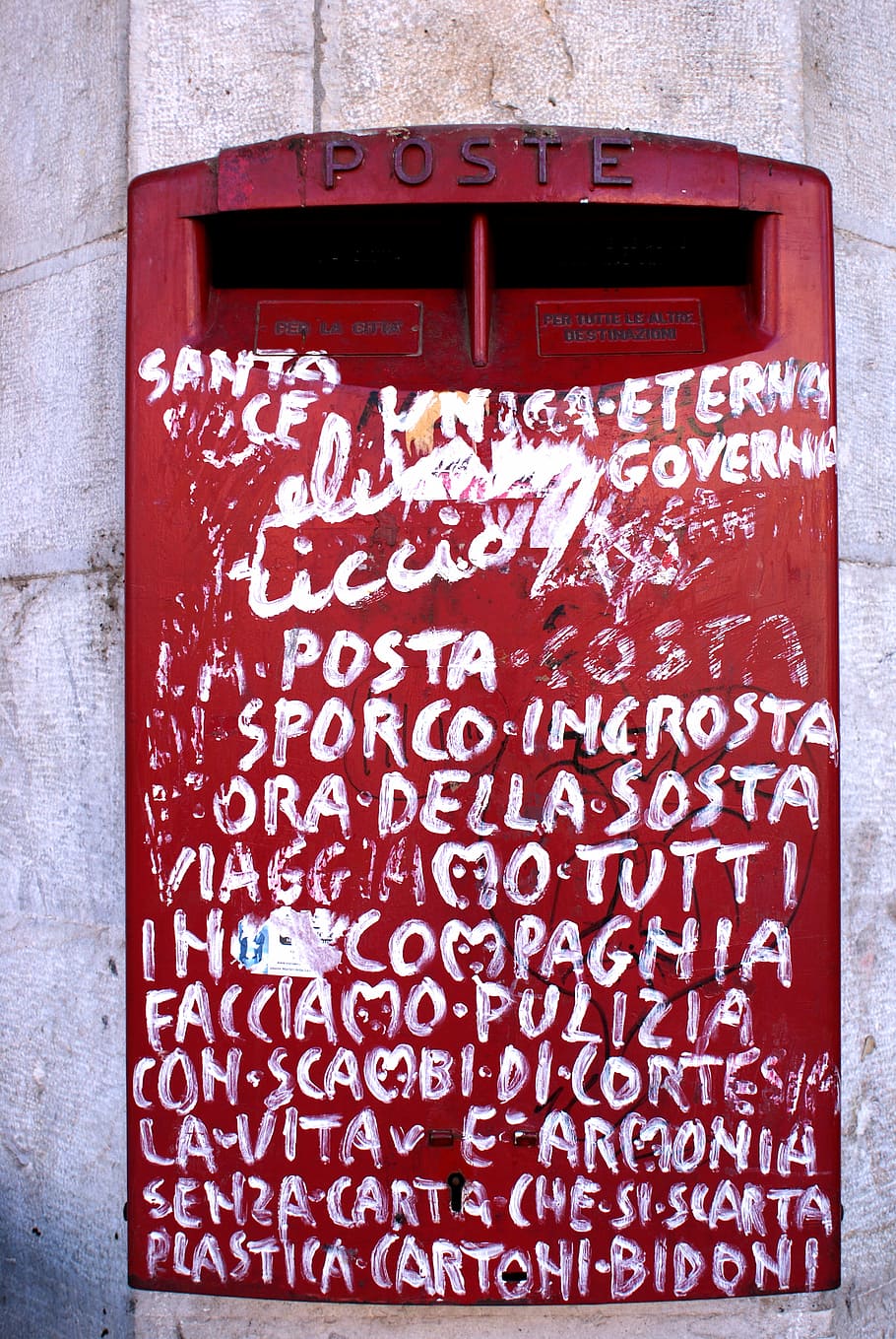 vandalisme, rød, Postboks, graffiti, gammel, bygning, meddelelse, tekst, vestlige script, ingen mennesker, dag, murbygningsfunktion, arkitektur, bygget struktur, tæt på, manuskript, udendørs, ikke-vestlige script, Information, skilt, bygning udvendig, væg, post, postkasse, besked, 4K