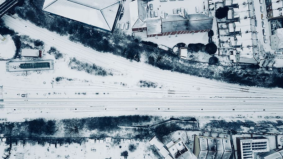 bristol snow, -, stopy, letecký, fotografie, zasněžené silnici, budova, trubec, DRONY zobrazení, sněží, železniční koleje, shora, sníh, exteriér budovy, zimní, architektura, studená teplota, stavba, město, den, přeprava, rezidenční čtvrti, Příroda, silnice, krytina, nikdo, vysoký úhel pohledu, ulice, Dům, motorové vozidlo, venku, panoráma města, zasněžené hory, 4K