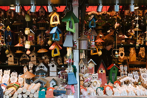 chestie, târg de Crăciun, obiecte, piaţă, suvenir, culturi, magazin, stand de piață, variație, grup mare de obiecte, partea corpului uman, în interior, multi colorate, zi, reprezentare, reprezentare umană, abundenţă, alegere, artă și sculptură, asemănarea bărbaților, de vânzare, jucărie, aranjament, nici o persoana, cu amănuntul, creativitate, asemănarea feminină, Colectie, figurină, ambarcațiune, afișare cu amănuntul, 4K, CC0, domeniu public, fără drepturi de autor
