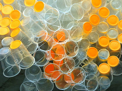 džbánek, šálky, Modelka, plastický, instalace, výtvarné umění, umění, nikdo, oranžová barva, detail, vícebarevné, celý rám, pozadí, vzor, uspořádání, velká skupina objektů, stálý život, kruh, výběr, tvar, vysoký úhel pohledu, sklenka, voda, geometrický tvar, křehkost, 4K, CC0, veřejná doména, bez autorských práv