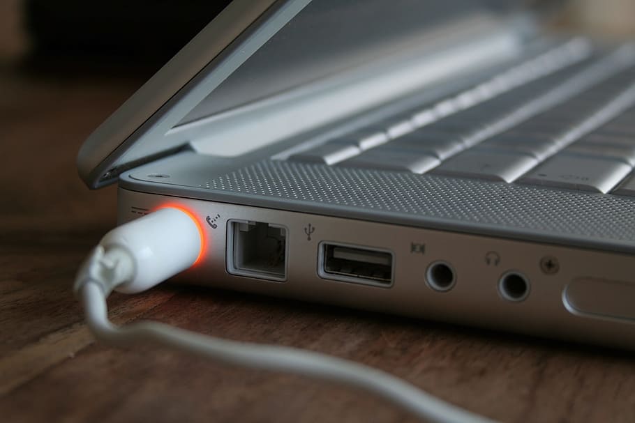 tecnología, macbook, mac, portátil, Mac, portátil, Internet, comunicación, ordenador portátil, tecnología inalámbrica, enchufe de conexión de red, computadora, conexión, Red de computadoras, cable, cable de computadora, equipo de computadora, cable USB, datos, equipo, comunicaciones globales, electricidad, adentro, teclado, Enchufe electrico, servidor de red, 1080P