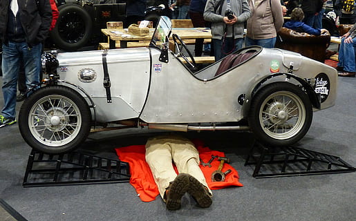 eerlijk, tentoonstelling, Old Timer, auto, historisch, oude auto's, klassiek, oldtimertentoonstelling, wijze van transport, vervoer, motorvoertuig, mannen, landvoertuig, echte mensen, mensen, dag, repareren, bezetting, huisdieren, huiselijk, technicus, ontspanning, monteur, zoogdier, 2K, CC0, publiek domein, royaltyvrij