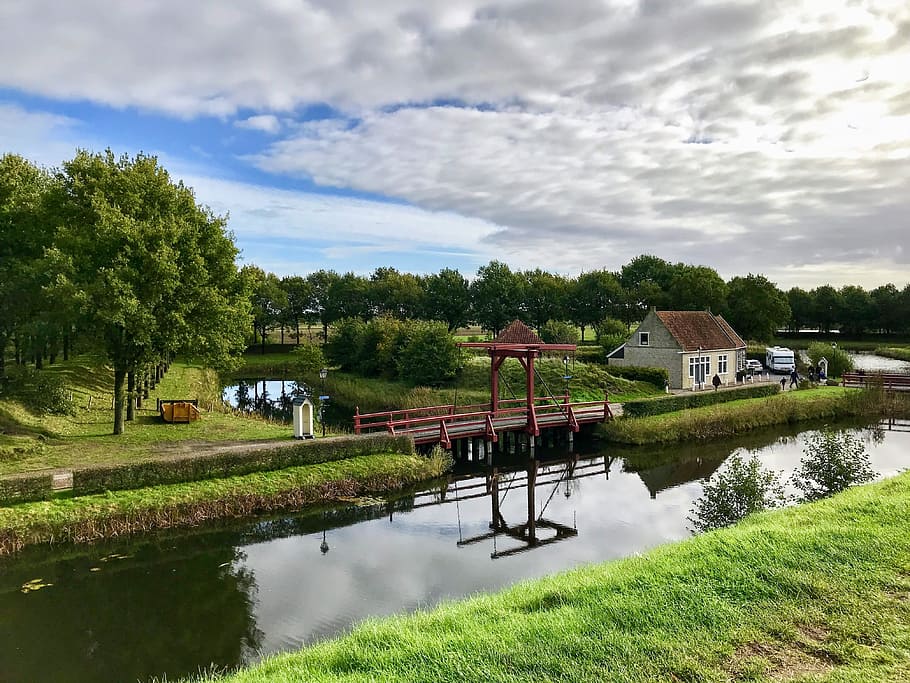 pont llevadís, històric, bourtange, 1742, groningen, estructura construïda, núvol - cel, planta, arquitectura, cel, aigua, arbre, edifici, exterior de l'edifici, reflexió, naturalesa, casa, barri residencial, herba, bellesa a la natura, dia, creixement, cap gent, llac, a l'aire lliure, 4K