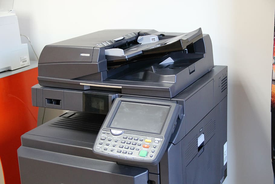 Apagat, gris, fotocopiadora, al costat, blanc, pintat, paret, copiadora, impressora, tecnologia, equipament, maquinària, a l'interior, negocis, fabricació d’equips, cap gent, part de la màquina, Finances, salut i medicina, document, primer pla, ciència, negoci corporatiu, equips informàtics, forn, ordinador, oficina, eficiència, equipament elèctric, imprimir, equipament industrial, 5K