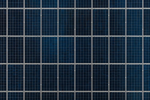 panell solar blau, sense títol, panell solar, enginyeria, energia verda, ecològic, ecologia, ciutat, Ginebra, arquitectura, edifici, geomètric, geometria, patró, façana, poder, energia solar, energia, panell, solar, marc complet, fons, cap gent, conservació del medi ambient, energia alternativa, energia renovable, quadrícula, generació de combustible i energia, naturalesa, estructura construïda, a l'aire lliure, metall, tecnologia, primer pla, vista d’angle baix, rajola, dia, recursos sostenibles, Font d'alimentació, 5K, CC0, domini públic, lliure de regalies