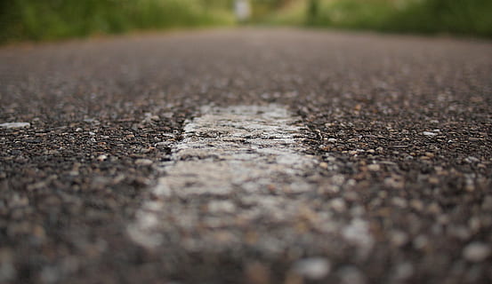 tæt på, Foto, småsten, smuds, jord, makro, skud, asfalt, vej, gade, fortov, overflade niveau, dag, selektiv fokusering, landbrug, udendørs, tekstureret, natur, ingen mennesker, landskab, transportmidler, by, kopiere plads, skilt, plante, miljø, ro, retning, grus, 2K, CC0, offentligt domæne, royaltyfrie