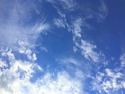 blau, cel, blanc, núvols, formen núvols, cel cobert, naturalesa, paisatge, núvol - cel, fons, bellesa a la natura, cloudscape, escenics - natura, medi ambient, vent, cel dramàtic, cap gent, llum solar, Color blanc, dia, atmosfera, tranquil·litat, núvol, a l'aire lliure, meteorologia, clima, brillant, fons abstractes, netejar, 4K, CC0, domini públic, lliure de regalies