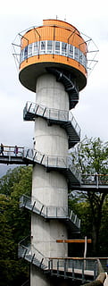 turn, vârful copacului, cale, vedere, treapta trecatoare, thuringia germany, pădurea din Turingia, vedere îndepărtată, perspectivă, vizitatori, industrie, zi, exteriorul clădirii, tehnologie, arhitectură, nici o persoana, construită, cer, natură, vedere unghiulară joasă, plantă, în aer liber, copac, nor - cer, oraș, combustibil și generarea de energie electrică, Afaceri, destinații de călătorie, comunicații globale, 2K, CC0, domeniu public, fără drepturi de autor