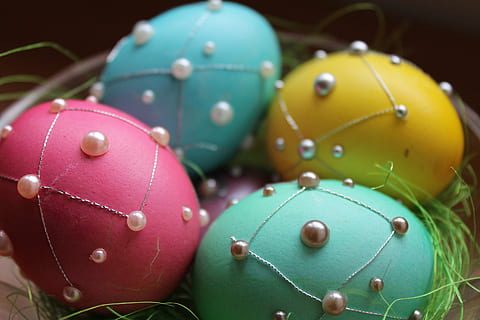 uova, decorazione, Pasqua, nessuno, multicolore, vacanza, celebrazione, avvicinamento, arte e artigianato, messa a fuoco selettiva, colore rosa, natura morta, in casa, grande gruppo di oggetti, colore verde, gruppo di oggetti, natura, mestiere, uovo di Pasqua, filo, rappresentazione, 4K, CC0, dominio pubblico, privo di copyright