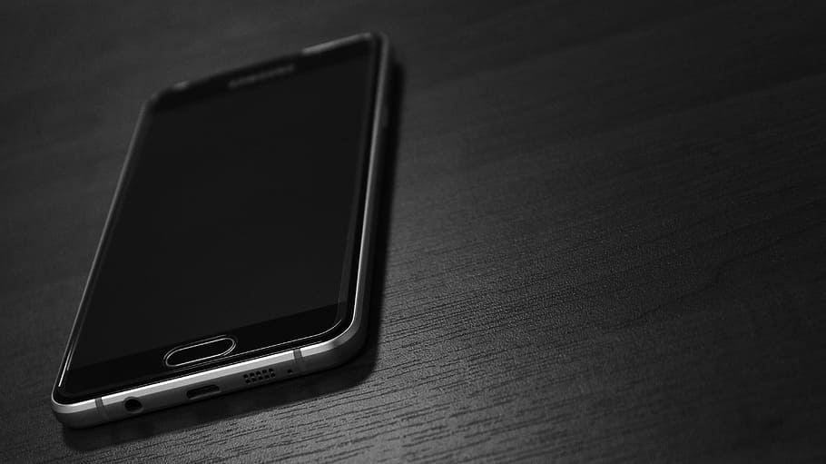 mobil, telefon, gadget, ecran tactil, modern, tehnologie, Samsung, Electronică, comunicare, tehnologia fără fir, în interior, conexiune, un singur obiect, nici o persoana, masa, spațiu copie, simplitate, ecranul dispozitivului, telefon inteligent, ecran, a închide, natură moartă, calculator, studio shot, echipamente de calcul, telefon mobil, portabilitate, tastatură, argintiu colorat, gol, comunicații globale, Echipament electric, 5K