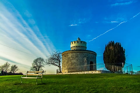 bristol, costruzione, cielo, erba, esterno dell'edificio, albero, nessuno, scena rurale, all'aperto, struttura costruita, architettura, nuvola - cielo, pianta, natura, terra, campo, blu, paesaggio, colore verde, Torre, il passato, ambiente, 2K, CC0, dominio pubblico, privo di copyright